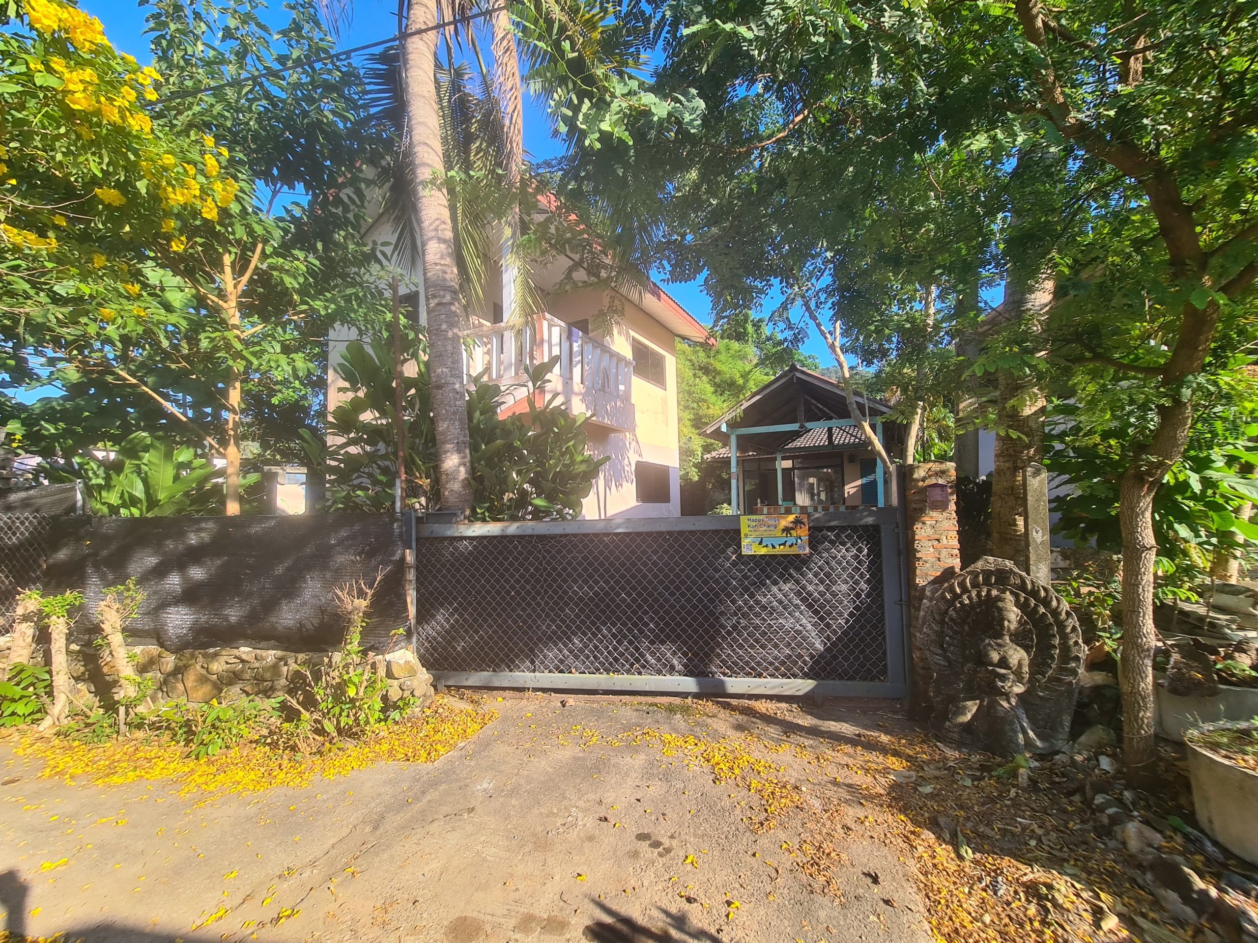 Koh Chang Properties-Klong Son, Koh Chang Residential / Commercial Klong Son Property for sale.