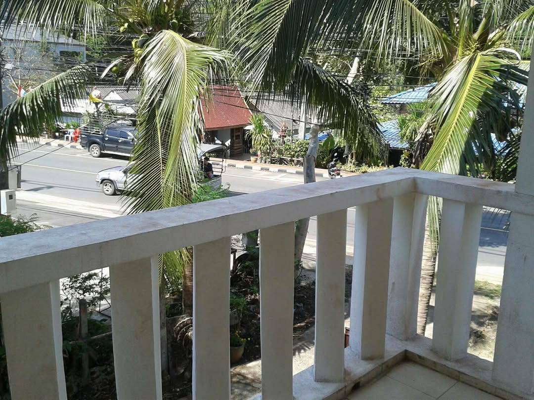 Prime Commercial Property for Sale in Klong Son, Koh Chang – Ideal for Business & Investment. Koh Chang Properties Office. Commercial property for sale in Klong Son, Koh Chang, featuring 400 sqm of land, three buildings, and prime road frontage near the ferry terminal. Ideal for hotel, apartments, or retail business. Koh Chang Properties Office