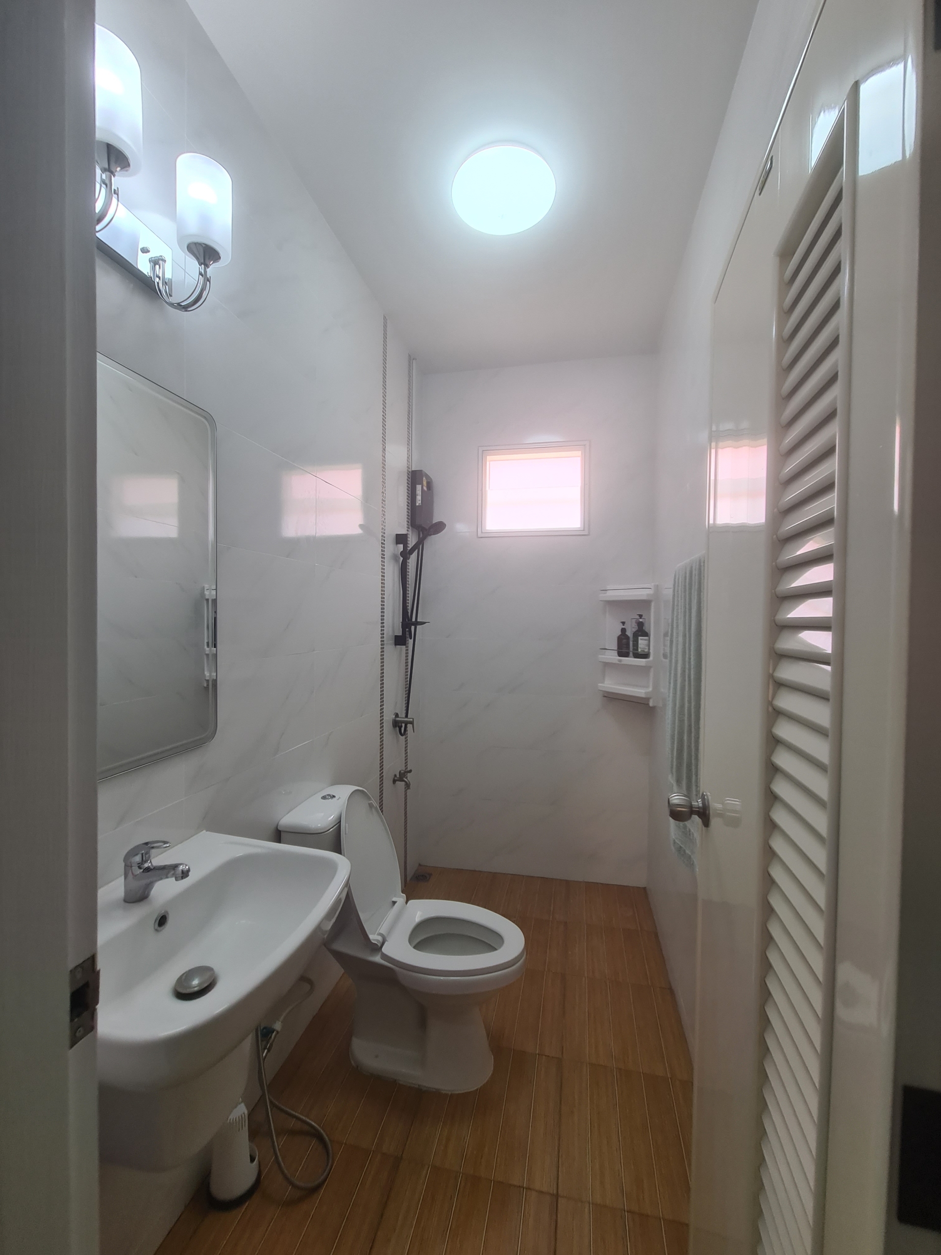 Charming 2-Bedroom Home in Bang Saray â Fully Furnished & Prime Location Fully furnished 2-bedroom house for sale in Bang Saray with mountain views, private parking, and easy access to Pattaya and Bangkok.