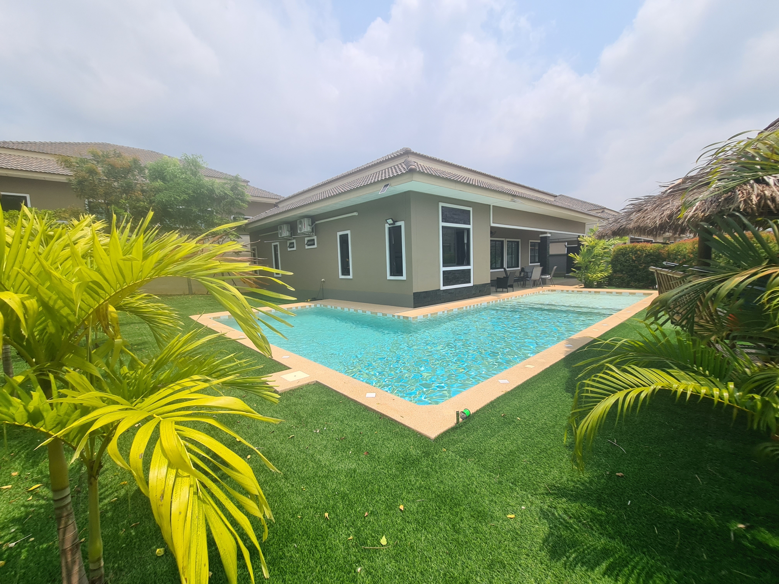 Luxury 5-Bedroom Pool Villa for Sale in Bang Saray – Prime Location & Exceptional Living Luxury 5-bedroom pool villa in Bang Saray, Thailand, featuring a private pool, landscaped garden, and modern interiors.