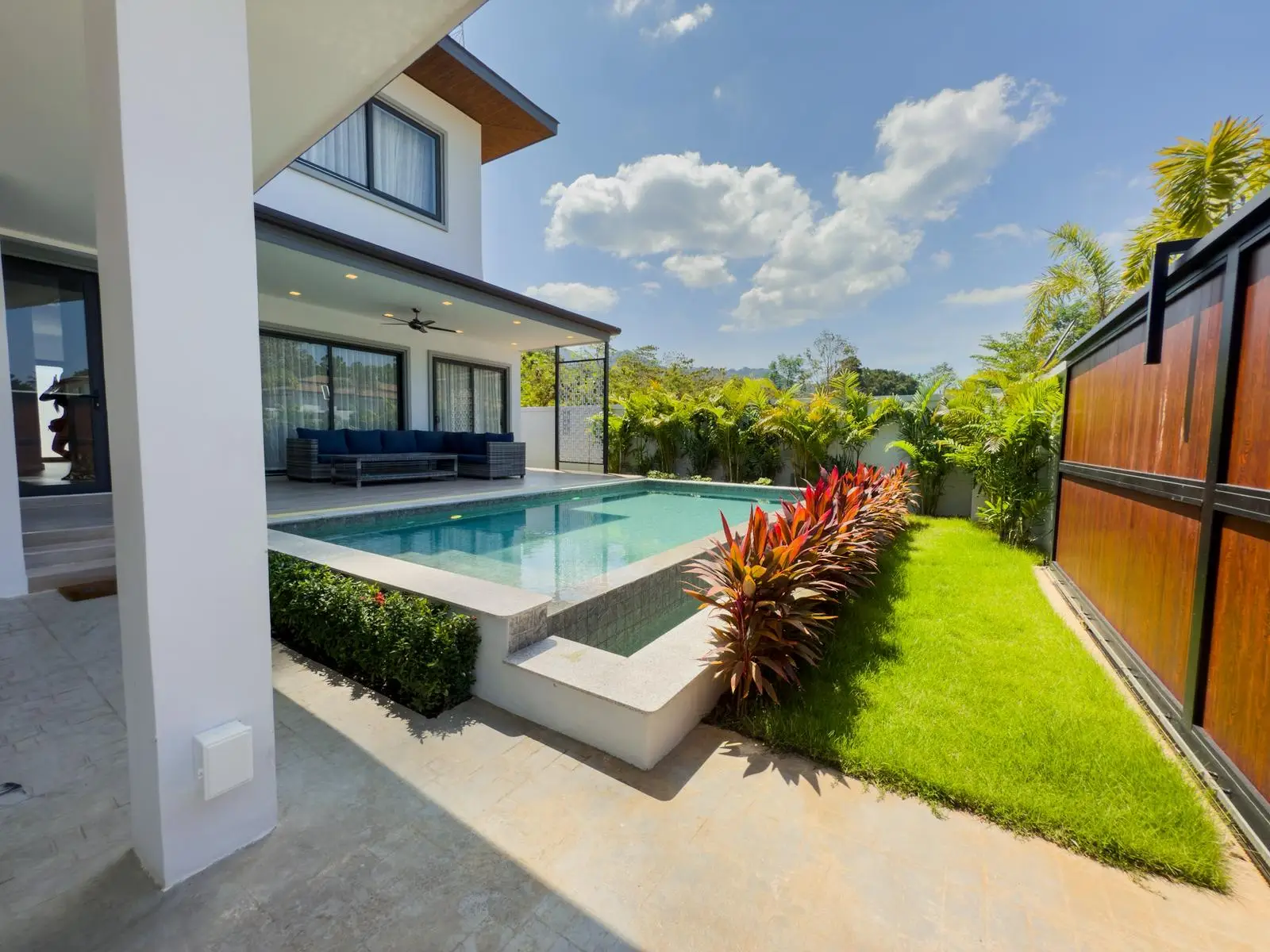 Stunning 4-Bedroom Pool Villa Just 300m from the Beach – Koh Chang Luxury 4-bedroom villa for sale in Koh Chang with private saltwater pool and modern tropical design